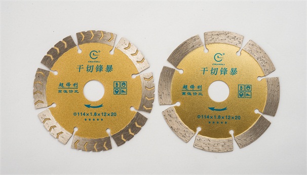 當(dāng)石材鋸片在切割時發(fā)生嚴(yán)重偏擺，你會怎么做？